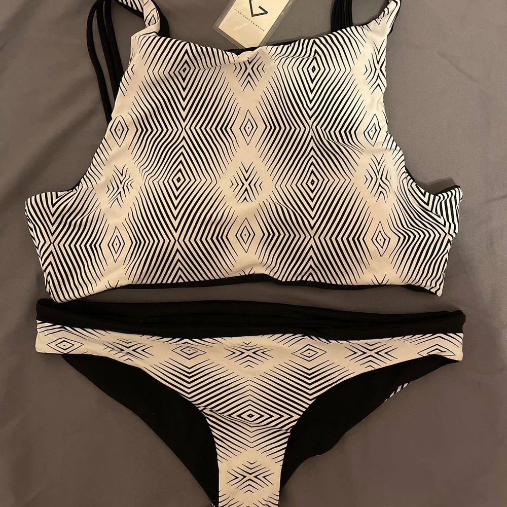 Khongboon bikini set